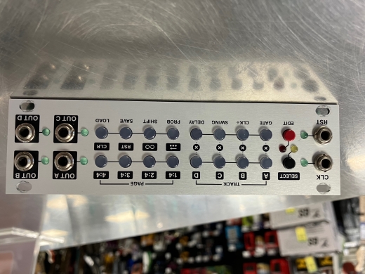 までの Intellijel/Steppy 1U：宮地器 ミュージックオンライン ボタンを